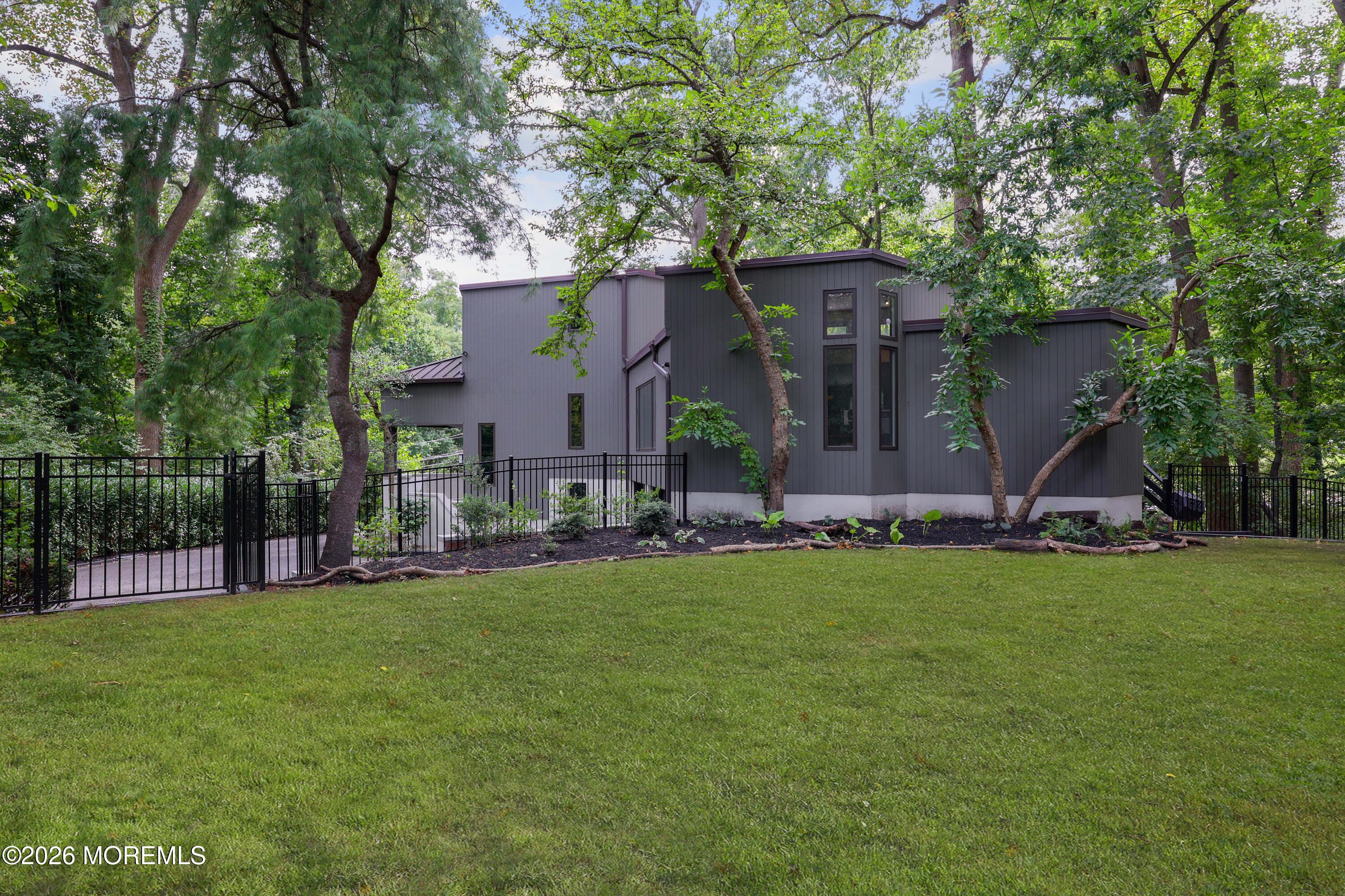 2 Fox Hunt Road Holmdel NJ 07733