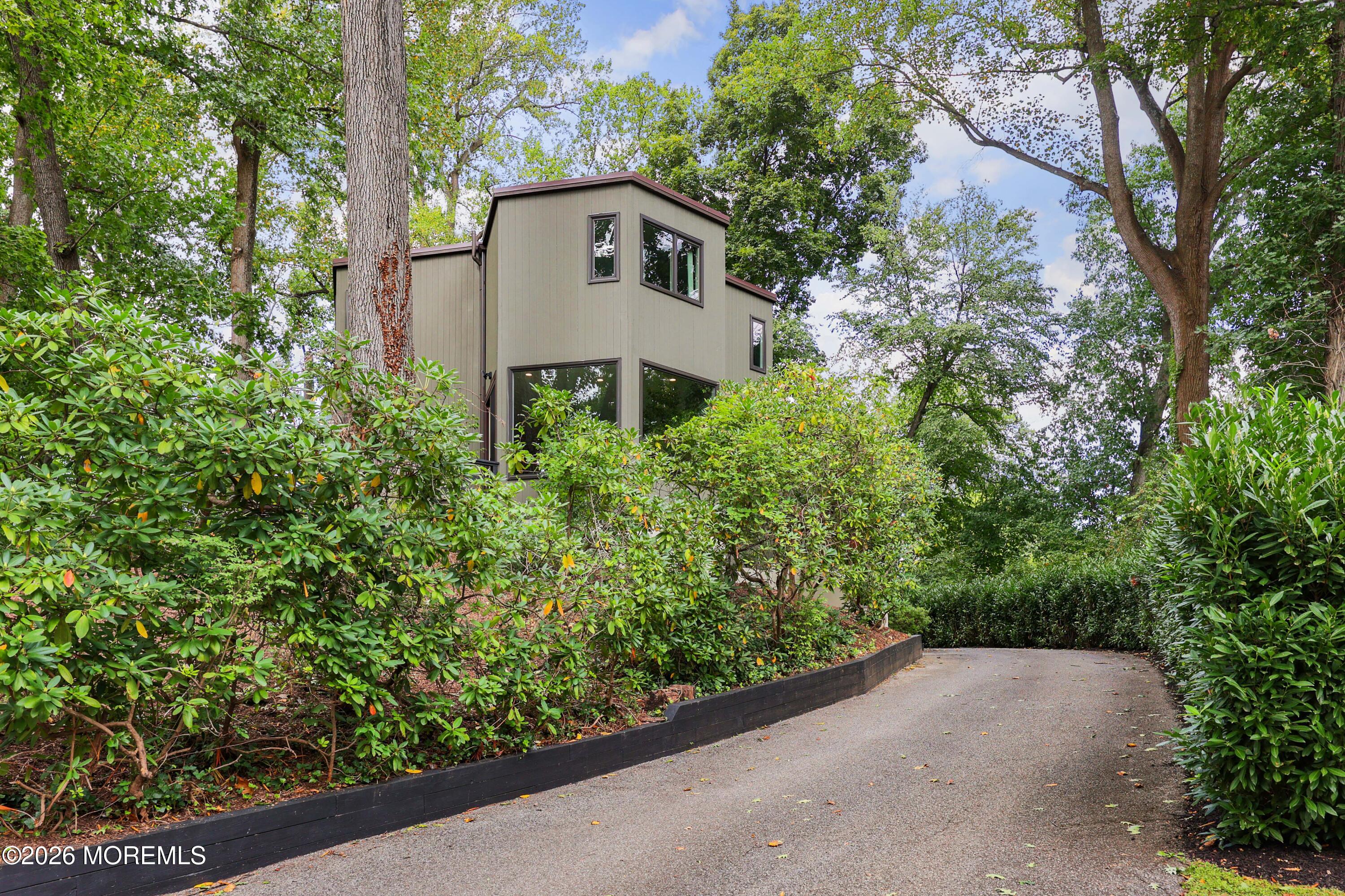 2 Fox Hunt Road Holmdel NJ 07733