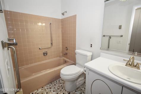 988 B Constitution Boulevard Whiting NJ 08759