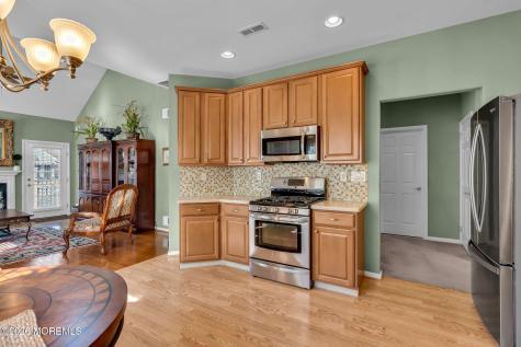 14 Tuscany Circle Manchester NJ 08759
