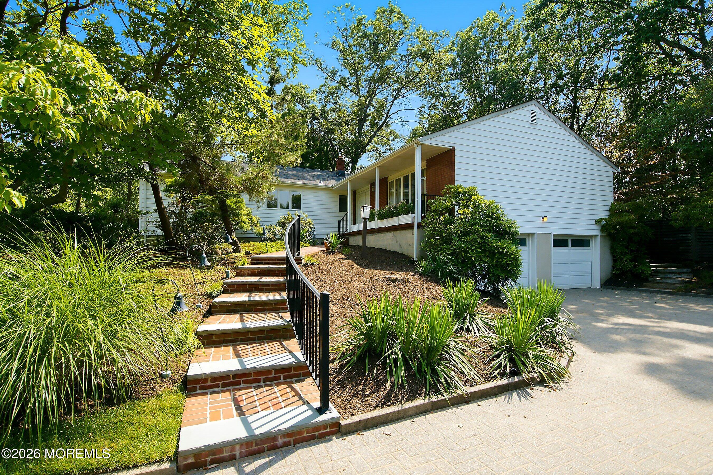 4 Bay Hill Road Leonardo NJ 07737