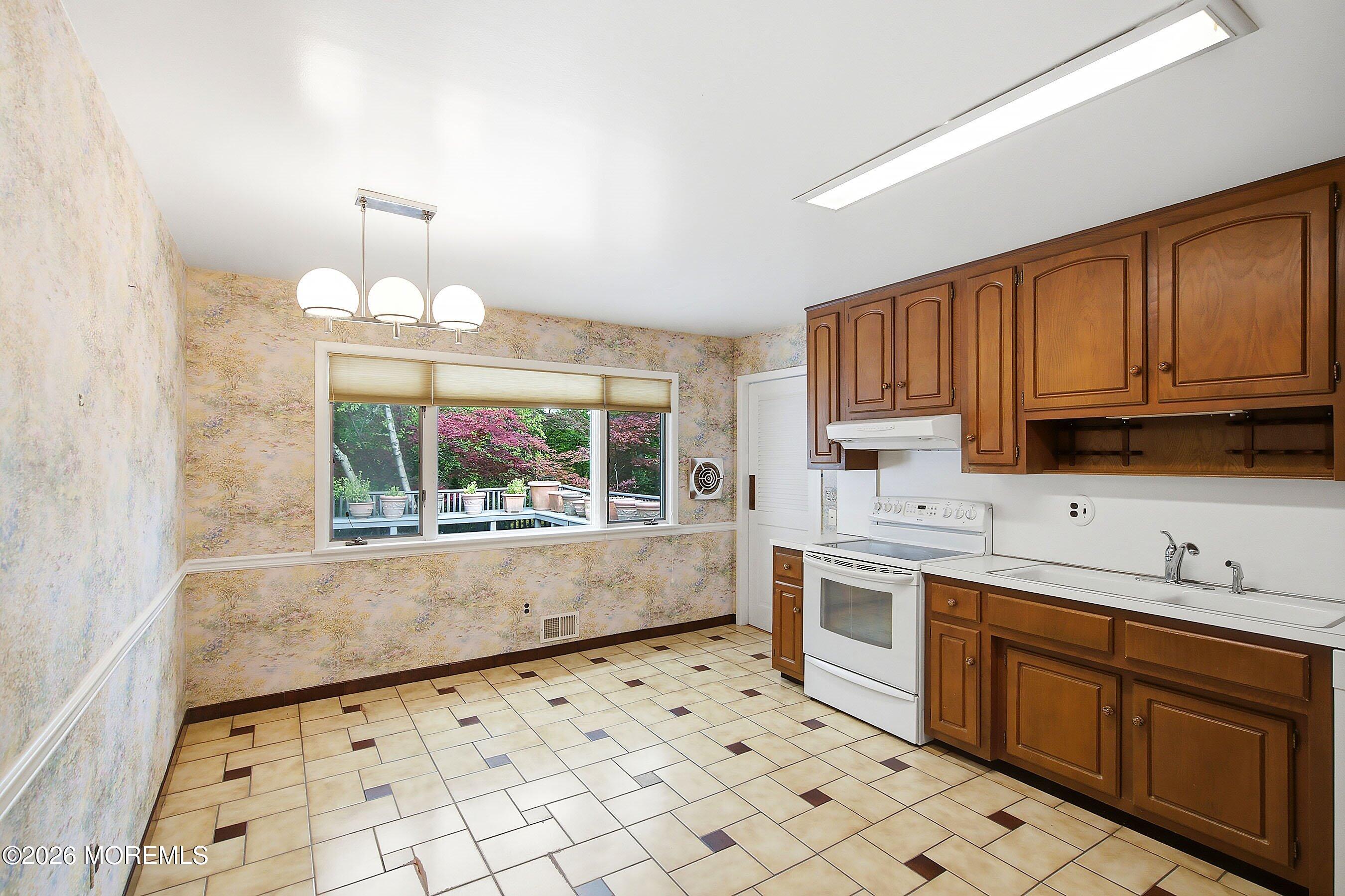 4 Bay Hill Road Leonardo NJ 07737