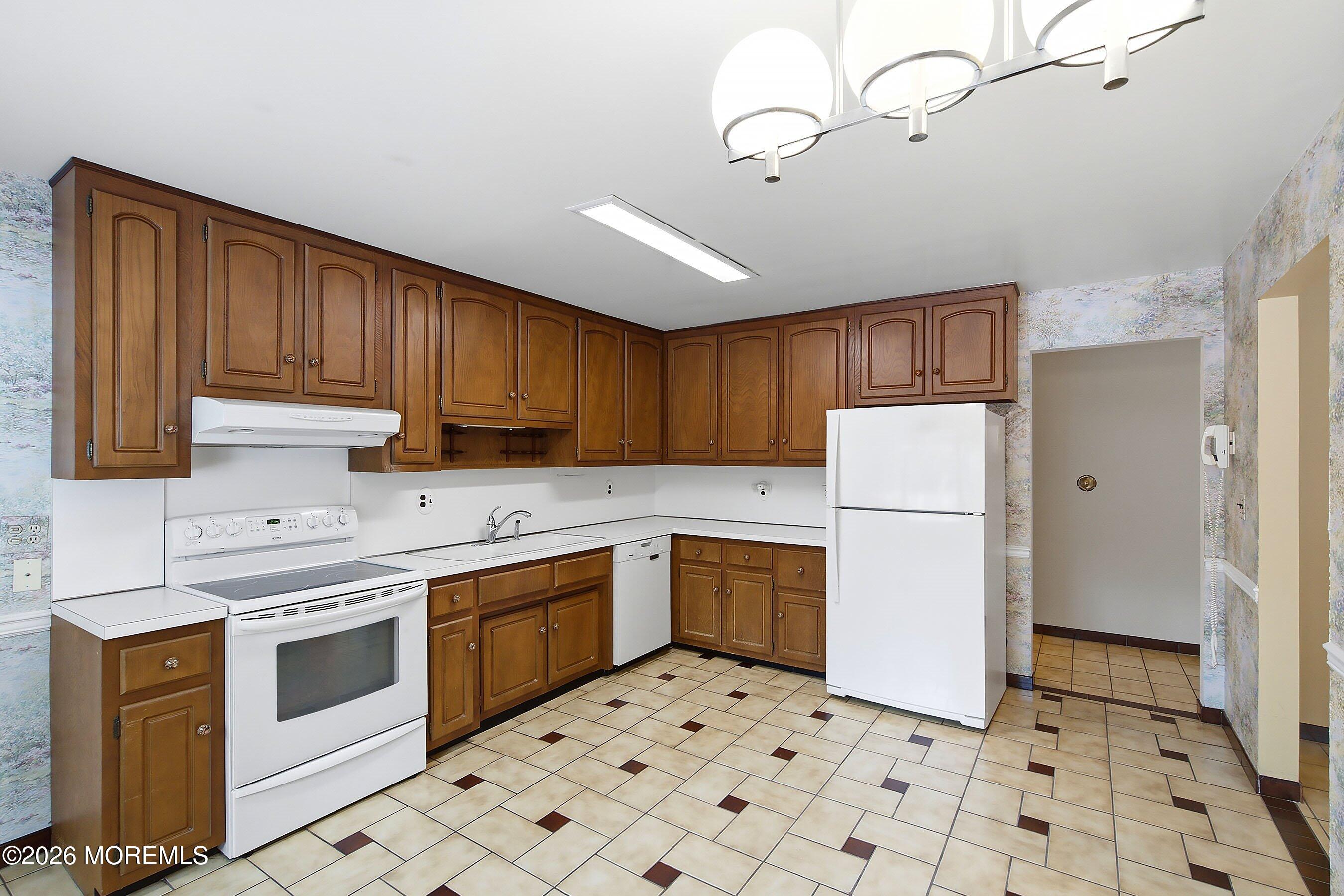 4 Bay Hill Road Leonardo NJ 07737