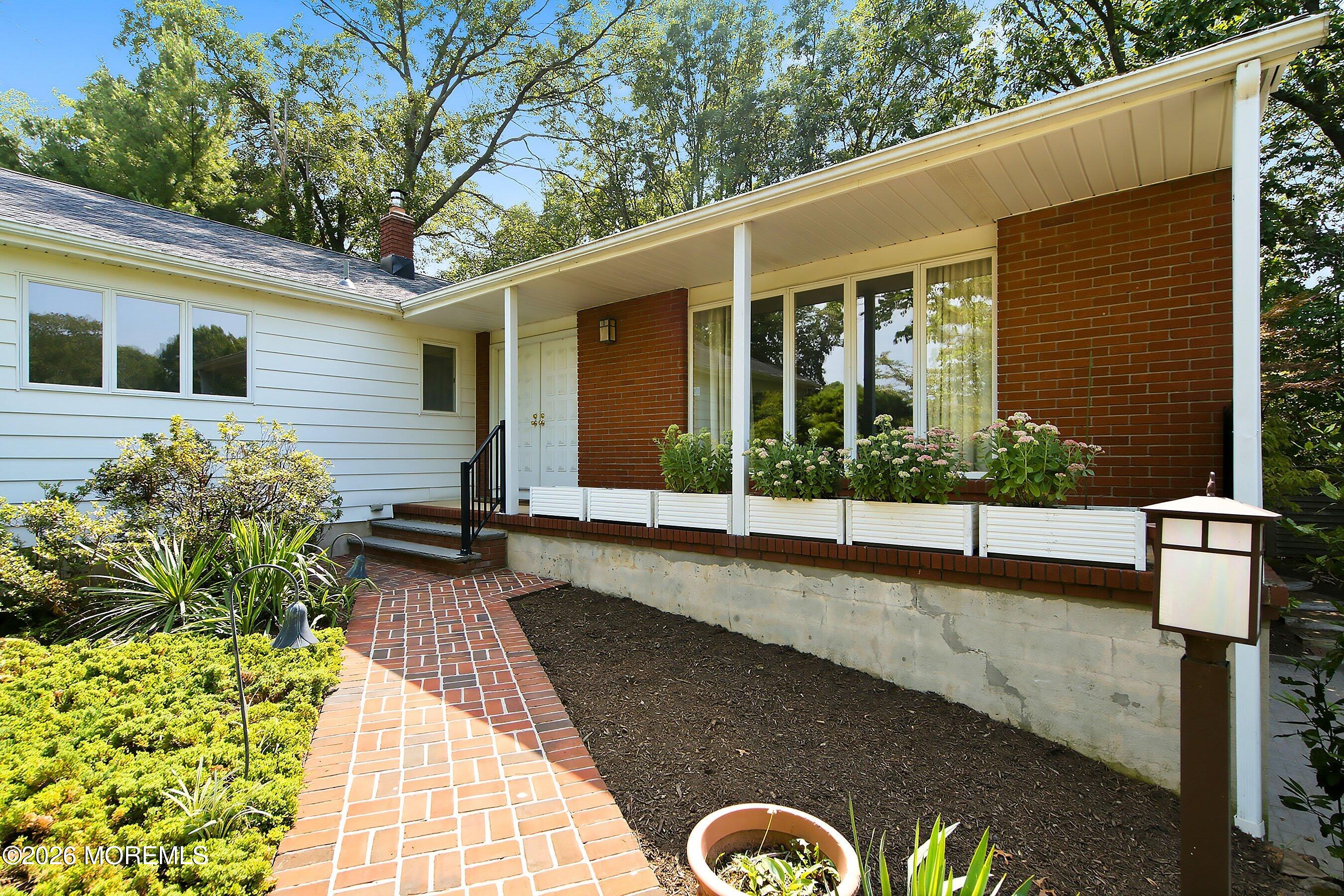 4 Bay Hill Road Leonardo NJ 07737