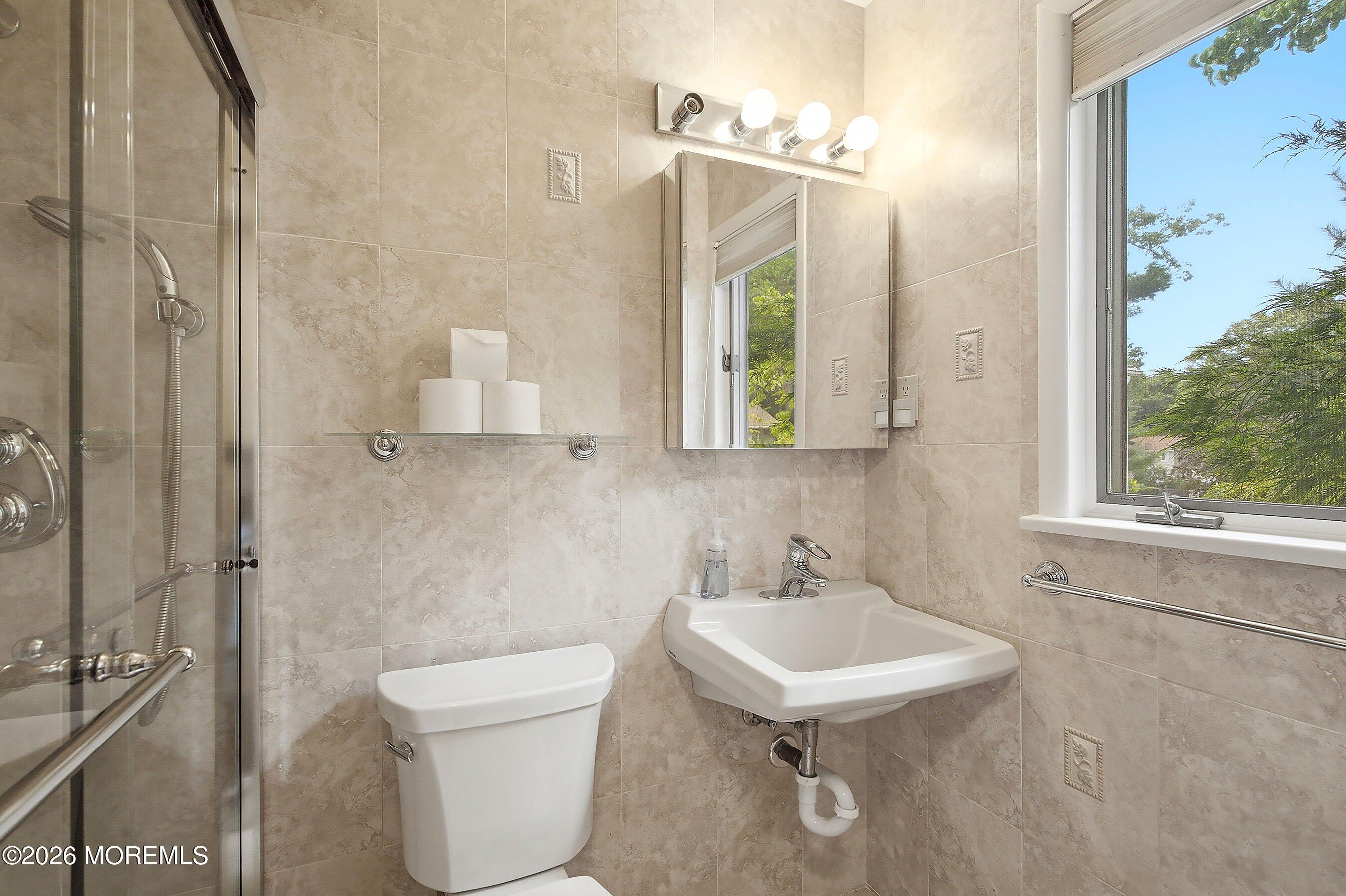 4 Bay Hill Road Leonardo NJ 07737