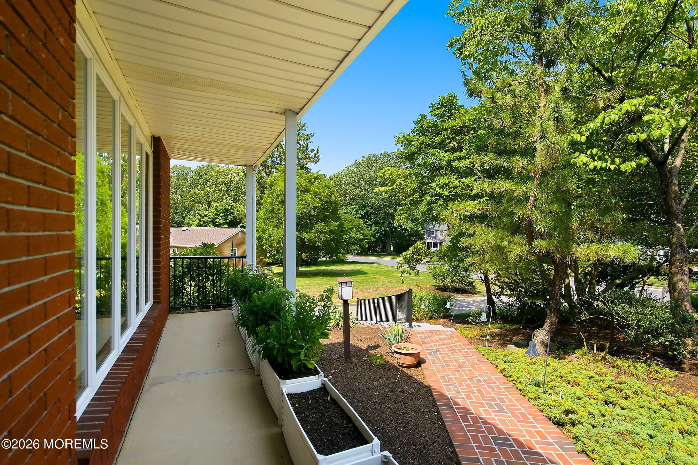 4 Bay Hill Road Leonardo NJ 07737