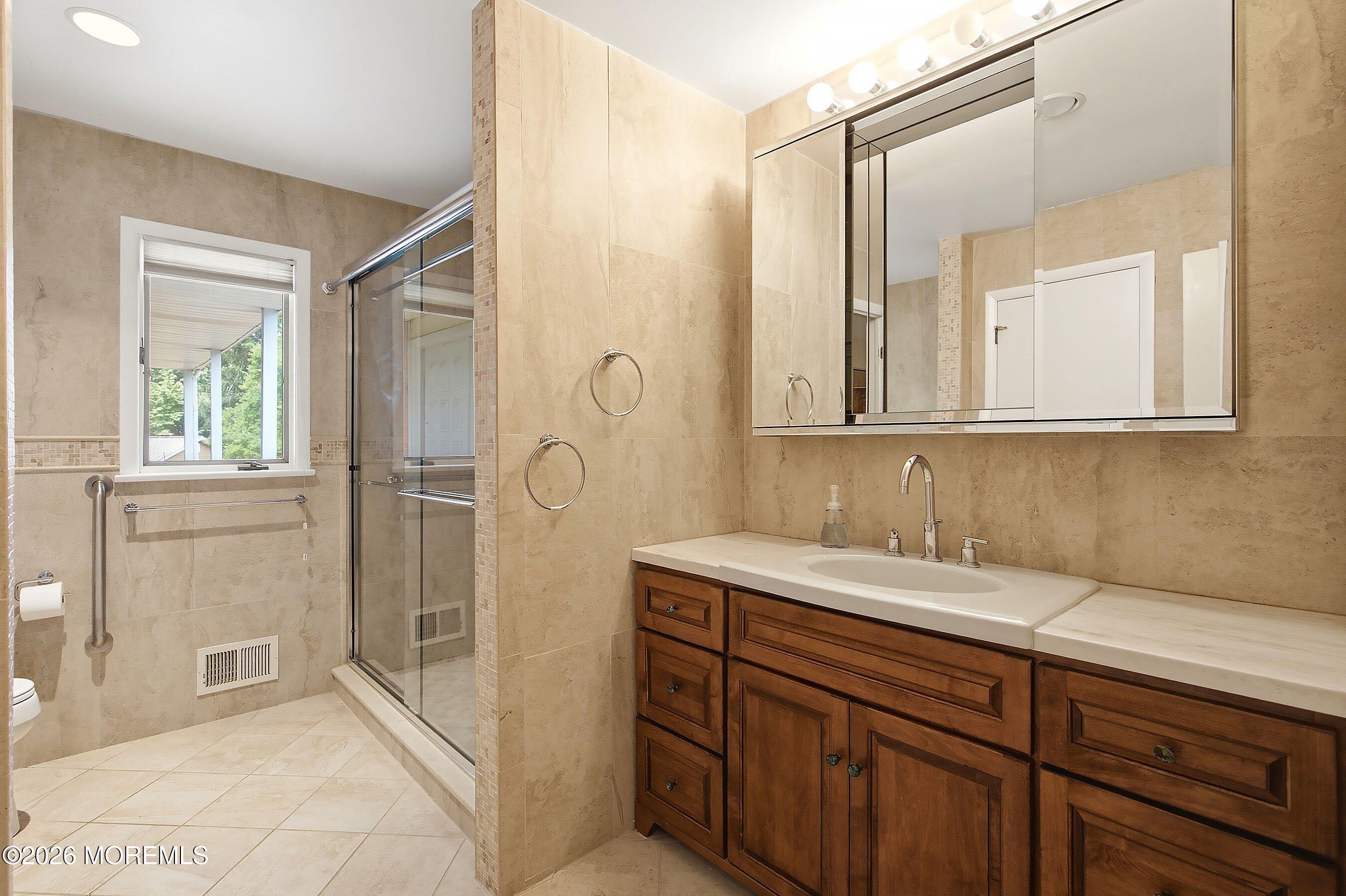 4 Bay Hill Road Leonardo NJ 07737
