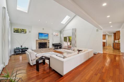 17 Riverside Lane Holmdel NJ 07733