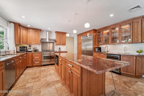 17 Riverside Lane Holmdel NJ 07733