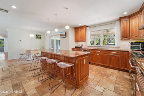 17 Riverside Lane Holmdel NJ 07733