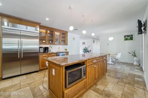 17 Riverside Lane Holmdel NJ 07733