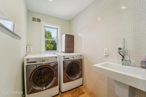 17 Riverside Lane Holmdel NJ 07733