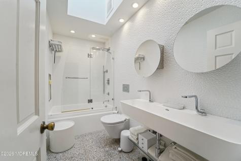 17 Riverside Lane Holmdel NJ 07733