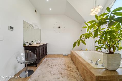 17 Riverside Lane Holmdel NJ 07733