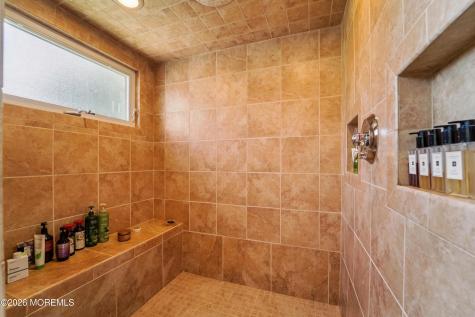 17 Riverside Lane Holmdel NJ 07733