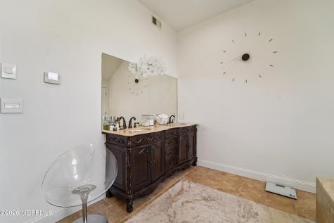 17 Riverside Lane Holmdel NJ 07733