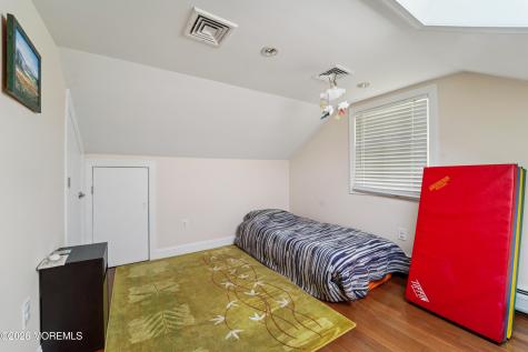 17 Riverside Lane Holmdel NJ 07733