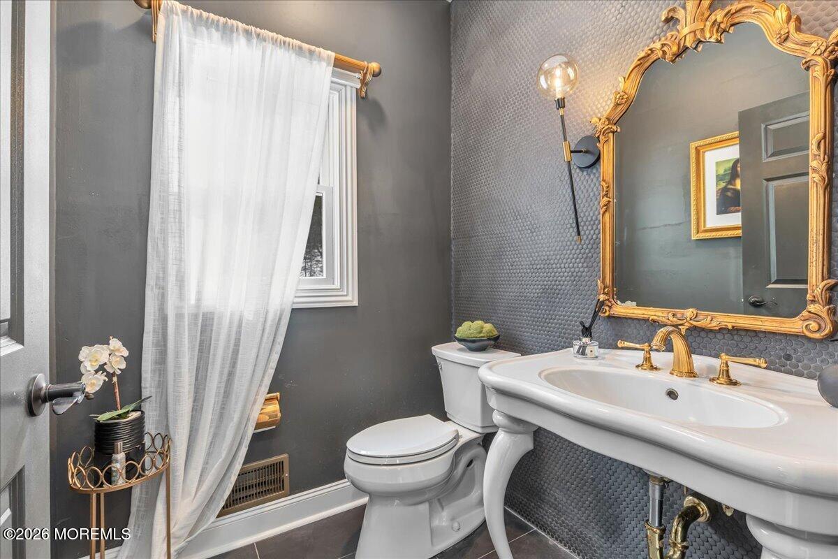 6 Tricorne Court Holmdel NJ 07733