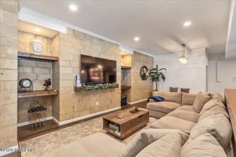6 Tricorne Court Holmdel NJ 07733