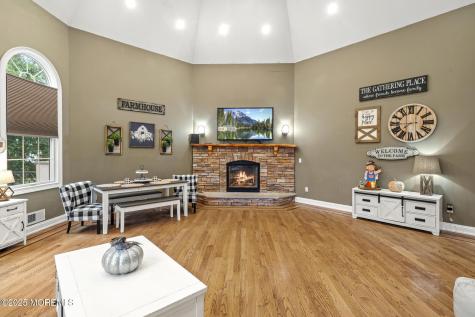 33 Harbor Road Morganville NJ 07751