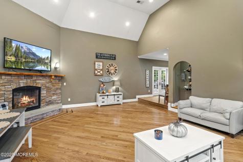 33 Harbor Road Morganville NJ 07751