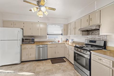 970 Princewood Avenue Lakewood NJ 08701