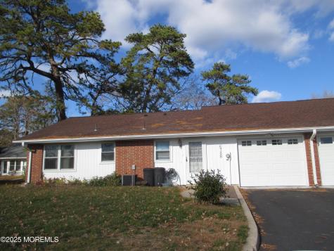 678 New Castle Court Lakewood NJ 08701