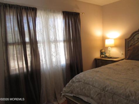 678 New Castle Court Lakewood NJ 08701