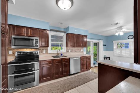 18 S Chestnut Avenue Whiting NJ 08759