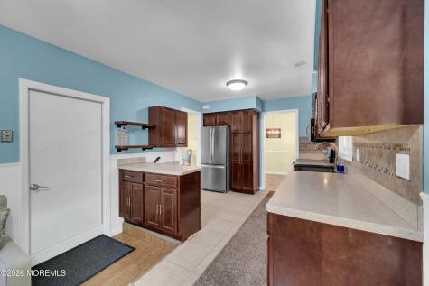 18 S Chestnut Avenue Whiting NJ 08759