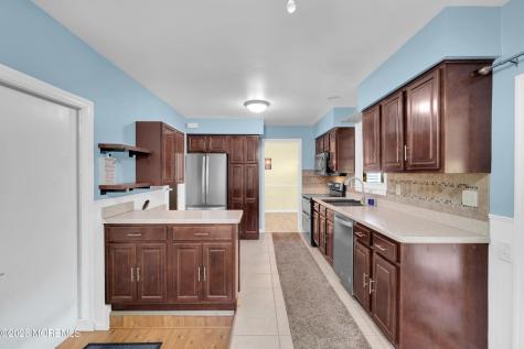 18 S Chestnut Avenue Whiting NJ 08759