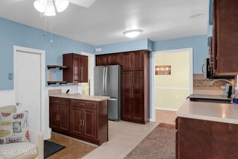 18 S Chestnut Avenue Whiting NJ 08759
