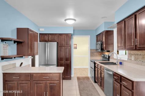 18 S Chestnut Avenue Whiting NJ 08759