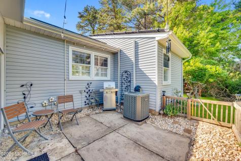 18 S Chestnut Avenue Whiting NJ 08759