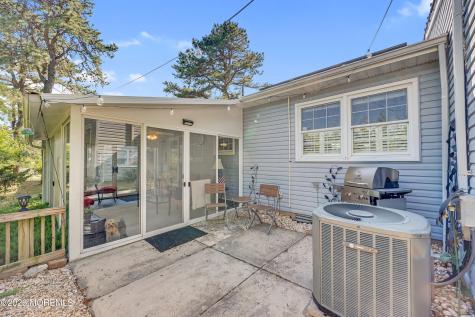 18 S Chestnut Avenue Whiting NJ 08759