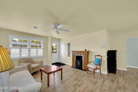 18 S Chestnut Avenue Whiting NJ 08759