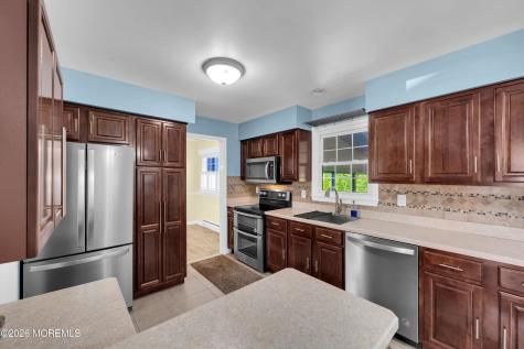 18 S Chestnut Avenue Whiting NJ 08759