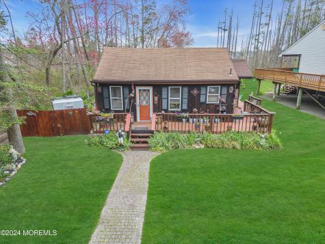 212 Barramore Avenue Lanoka Harbor NJ 08734