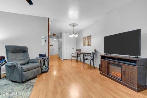 108 Edinburgh Lane Lakewood NJ 08701