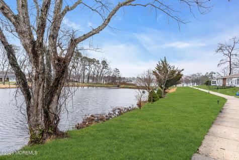 108 Edinburgh Lane Lakewood NJ 08701