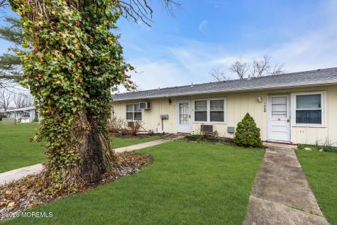 108 Edinburgh Lane Lakewood NJ 08701