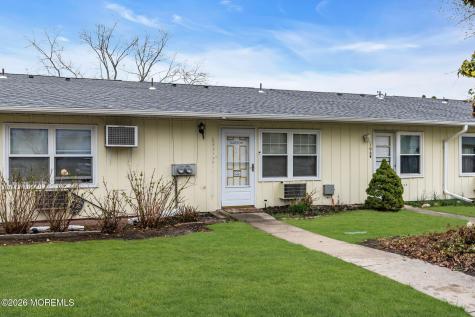 108 Edinburgh Lane Lakewood NJ 08701