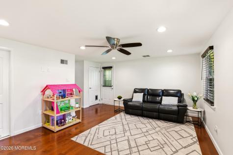 337 Hilltop Road Toms River NJ 08753