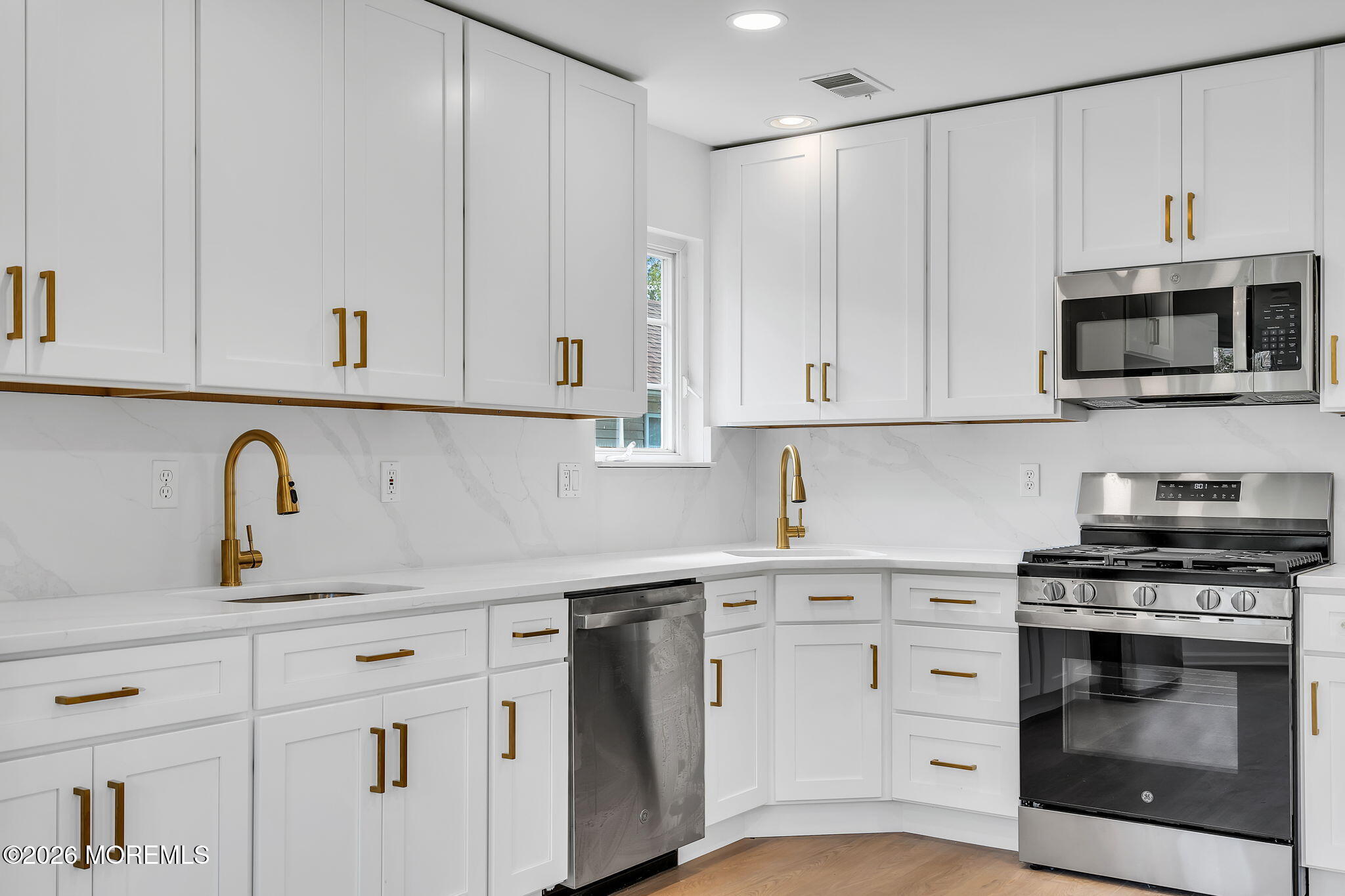4 Oakmont Road Lakewood NJ 08701