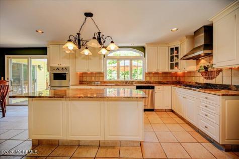 242 Williamsburg Drive Shrewsbury Boro NJ 07702
