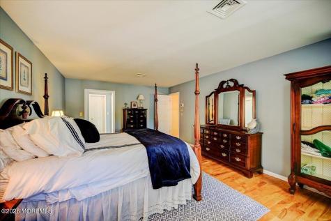 242 Williamsburg Drive Shrewsbury Boro NJ 07702