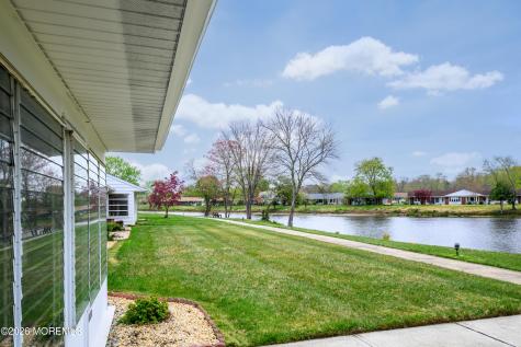 343B Canterbury Court Lakewood NJ 08701