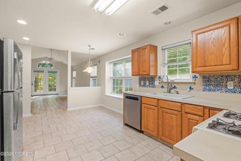 53 Skyline Drive Lakewood NJ 08701