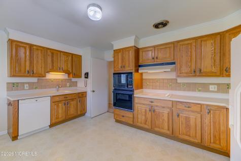 25 Buttonwood Drive Fair Haven NJ 07704