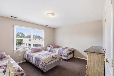 13 Independence Court Lakewood NJ 08701